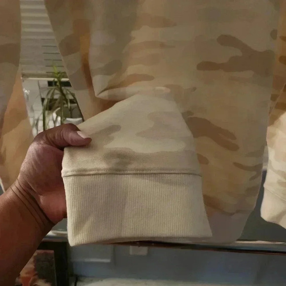 Style & Co Camo sweatshirt - Picture 4 of 4